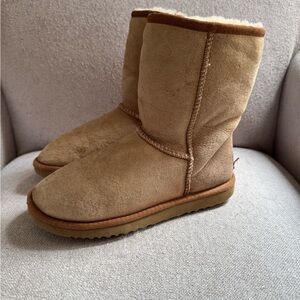 Ugg Australia Women's 5825 Classic Short Sheepskin Boots Tan Size 5